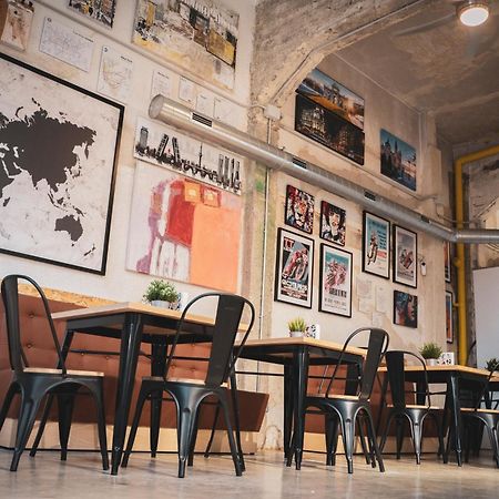 Gallery Hostel Madrid Residencia Esterno foto