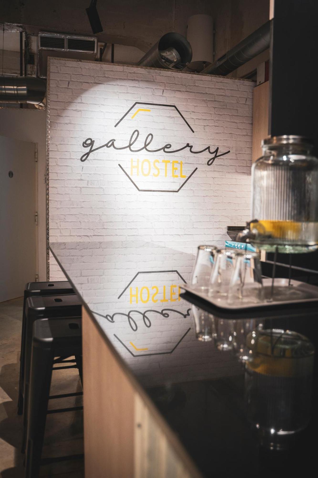 Gallery Hostel Madrid Residencia Esterno foto