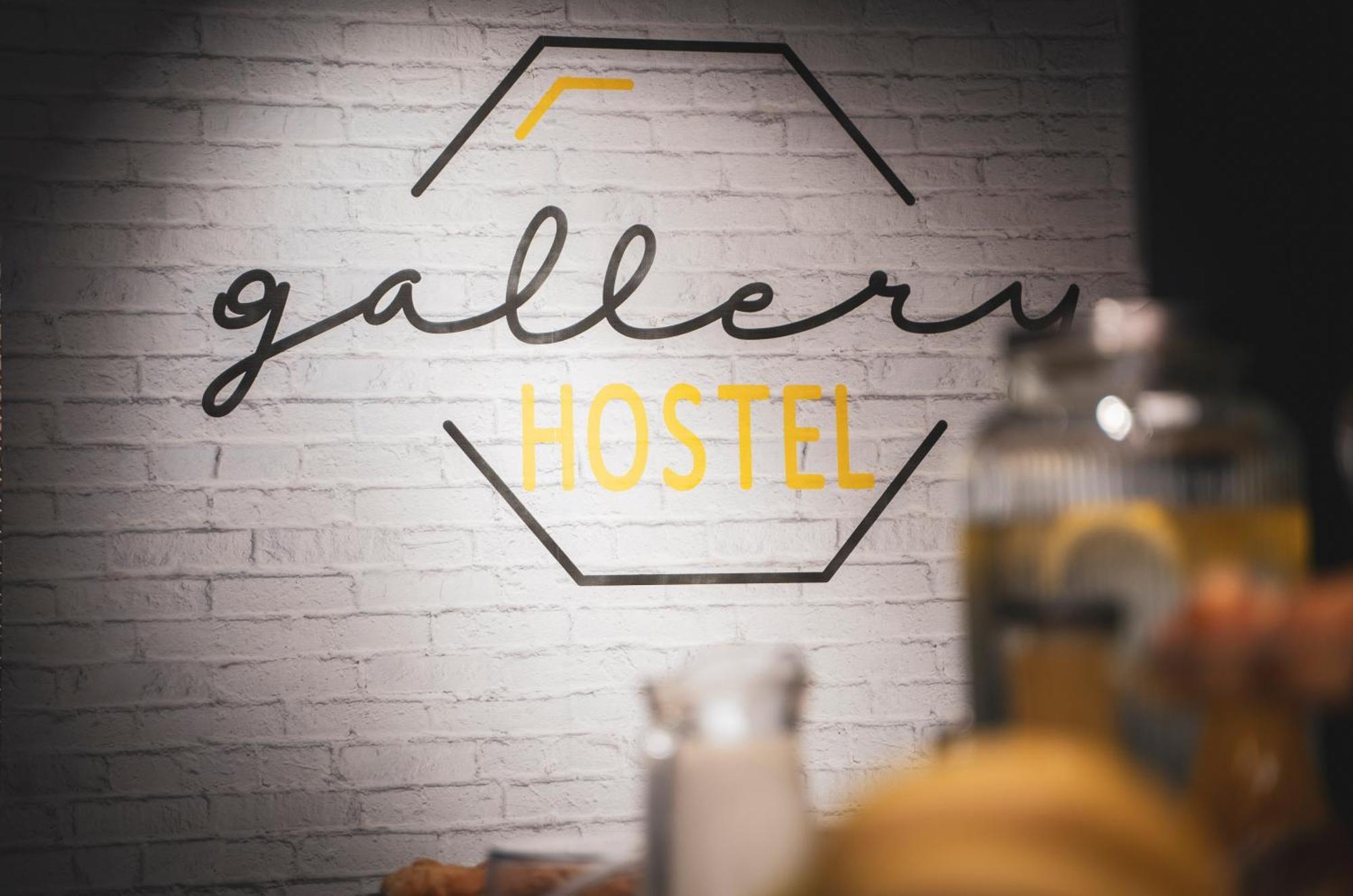 Gallery Hostel Madrid Residencia Esterno foto