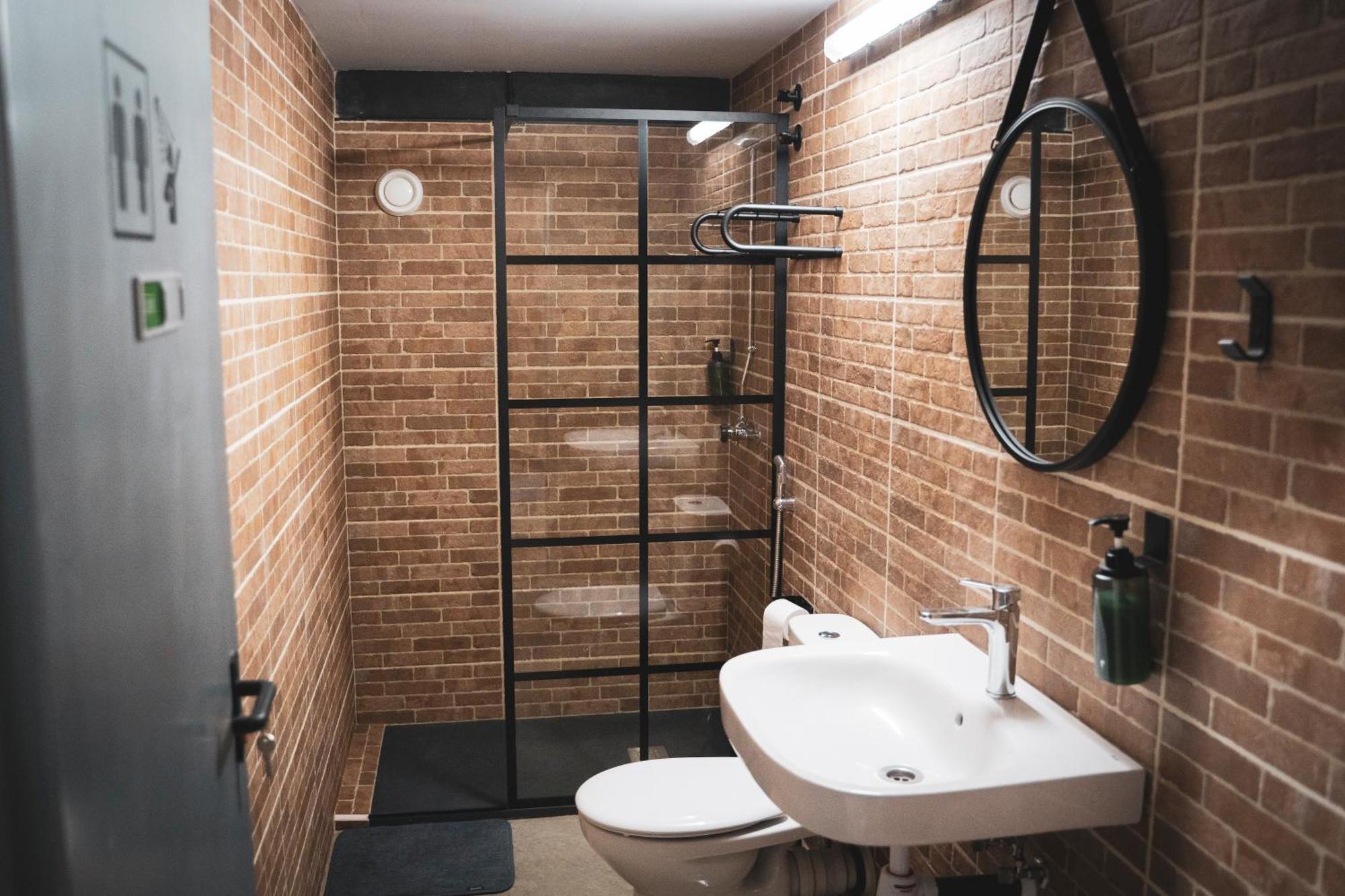 Gallery Hostel Madrid Residencia Esterno foto